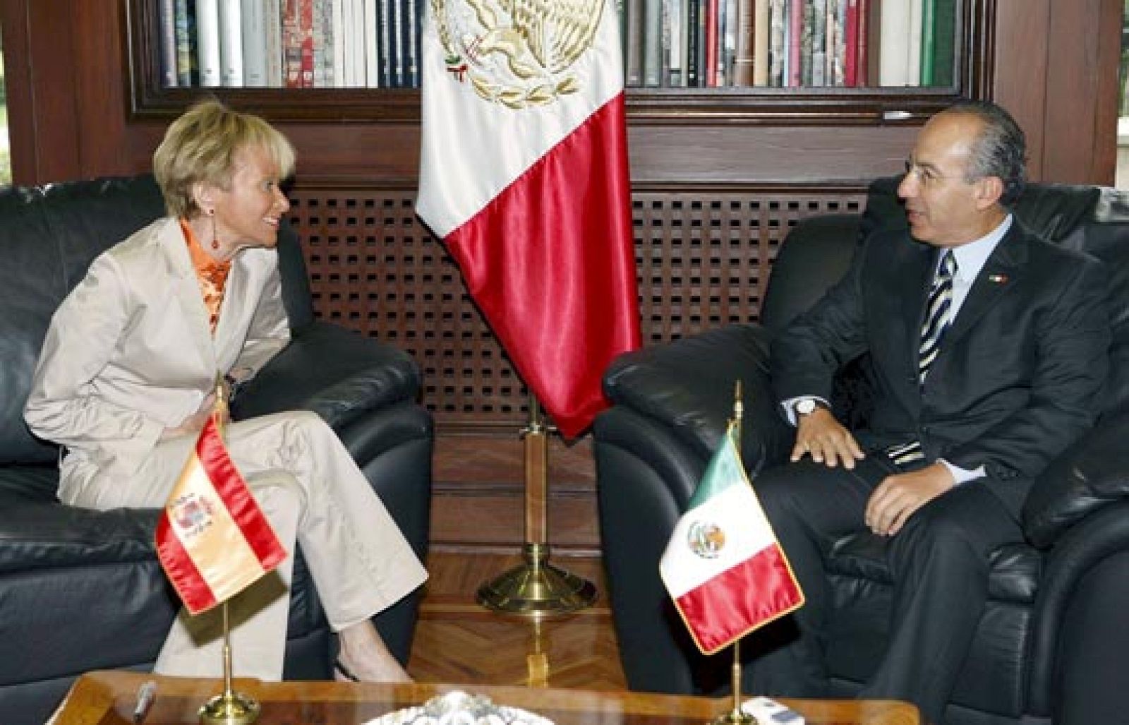 La vicepresidenta Fernández de la Vega se ha entrevistado con el presidente Felipe Calderón.