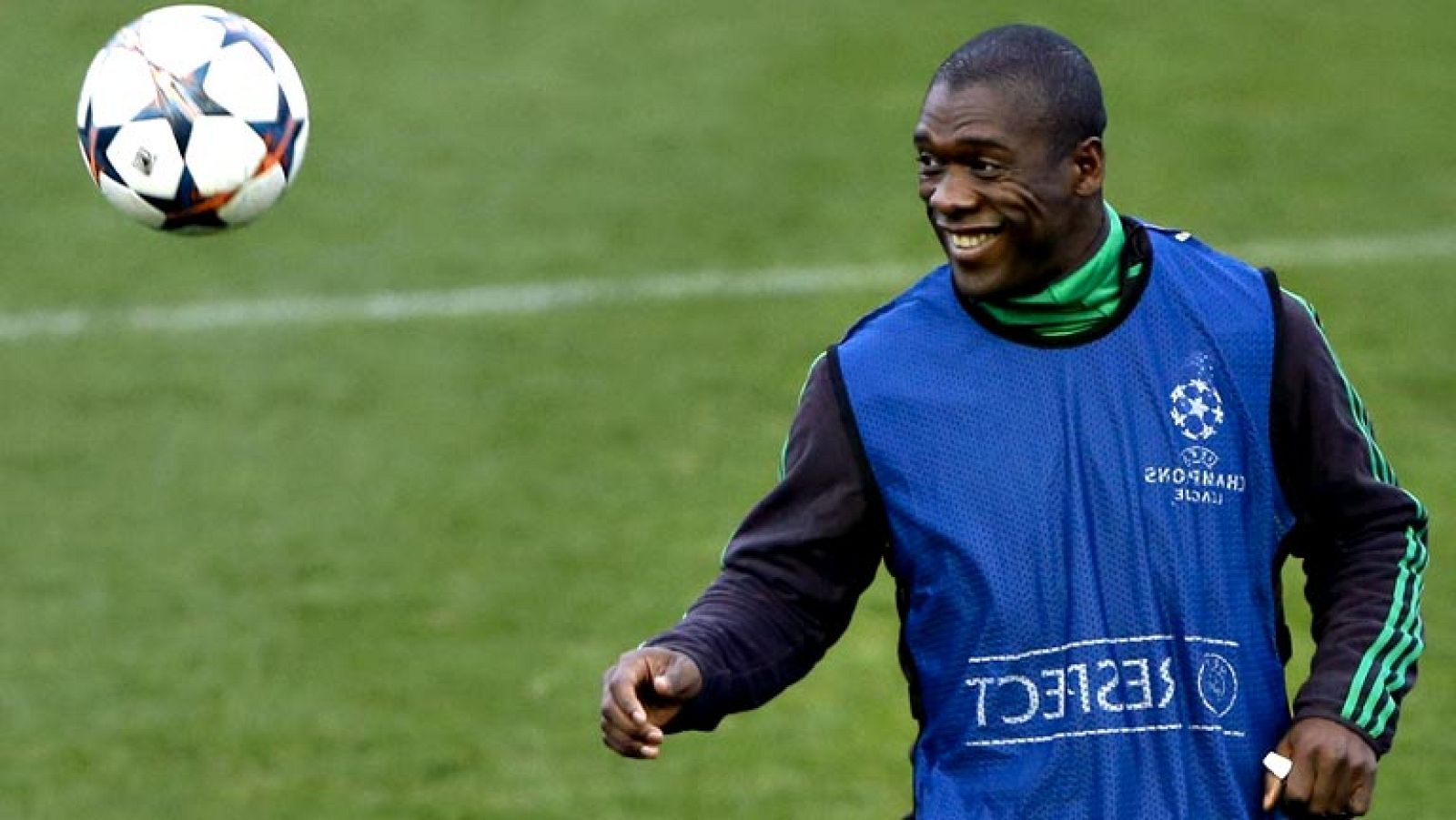 El holandés Clarence Seedorf, entrenador del Milán, dijo hoy que el Atlético de Madrid, su rival mañana en el partido de vuelta de los octavos de final de la Liga de Campeones, tiene dos delanteros de "nivel mundial", en referencia a Diego Costa y Da