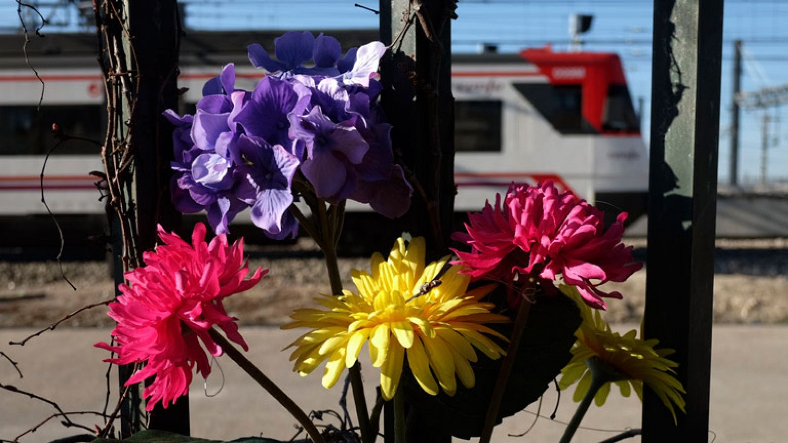 Homenajes a las víctimas del 11M en el décimo aniversario de los atentados - Informativo 24h | Ver
