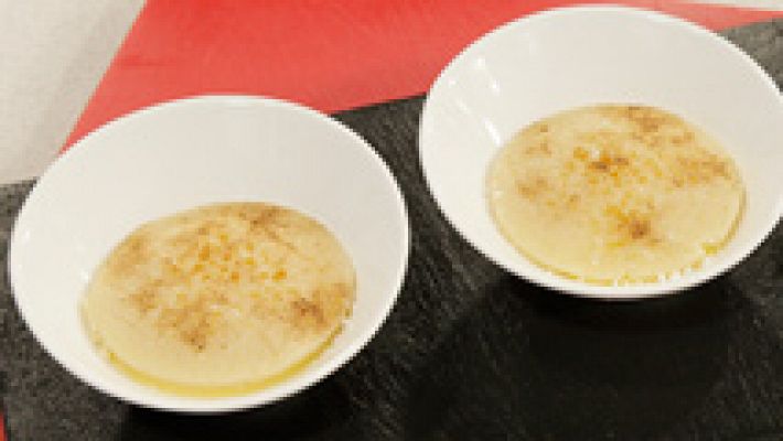 Natillas con pasta de almendra caramelizado