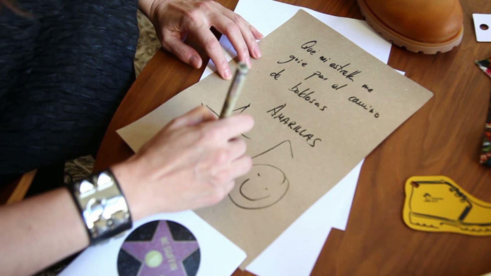 Botas por la causa - La vida al bies | Ver