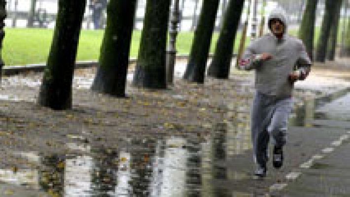 Lluvias en la Comunidad Valenciana y levante fuerte en el Estrecho