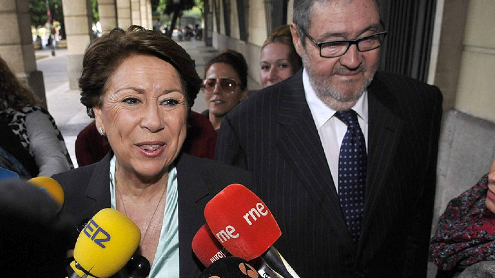 Informativo 24h: La juez impone a Magdalena Álvarez una fianza civil de 29,5 millones de euros por los ERE | RTVE Play