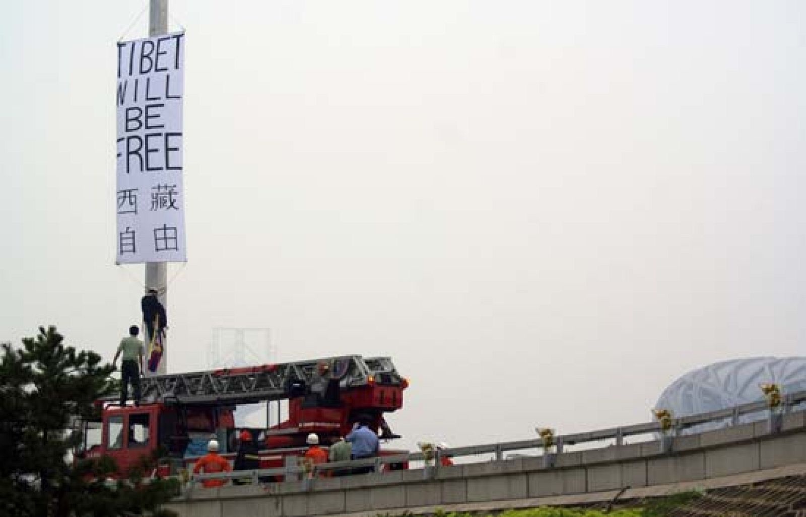 Cuatro activistas pro Tíbet han sido detenidos en Pekín por protestar al paso de la antorcha olímpica