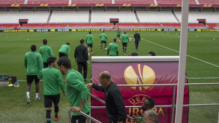 El Betis se entrena en casa del eterno rival