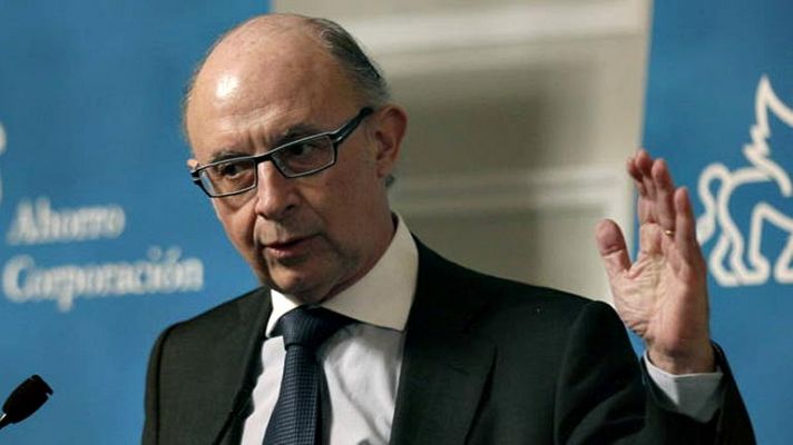 Montoro recibe el informe de los expertos sobre tributos