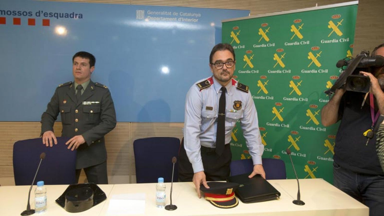 Guardia Civil investiga por qué los padres de la niña secuestrada autorizaron el viaje a Bolivia - Los desayunos | Ver