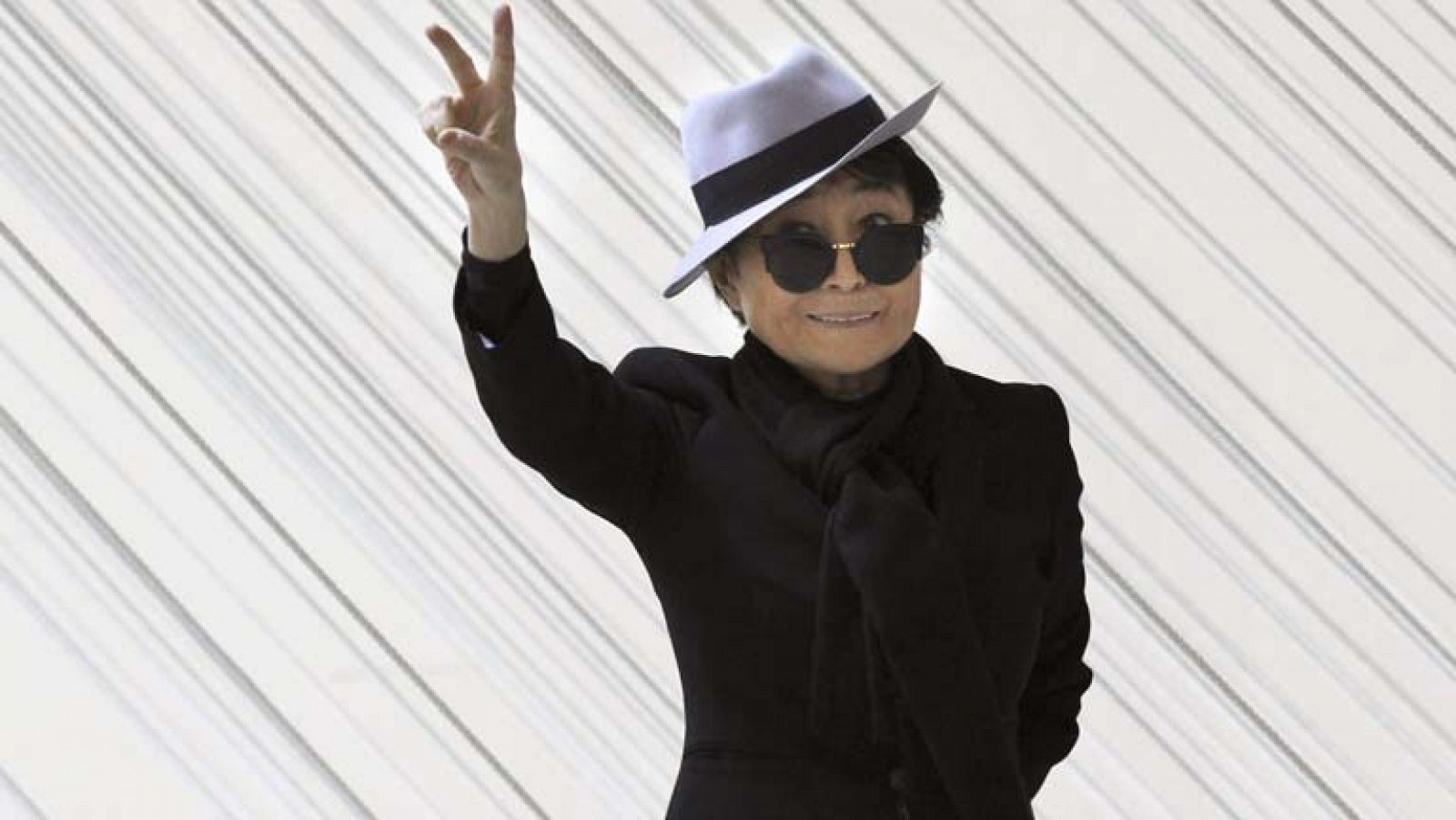 Telediario 1: Yoko Ono expone en Bilbao | RTVE Play
