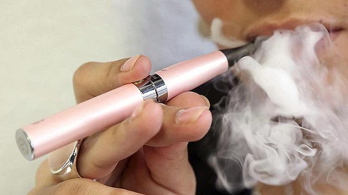 Telediario 1 - Neumonía por cigarro electrónico