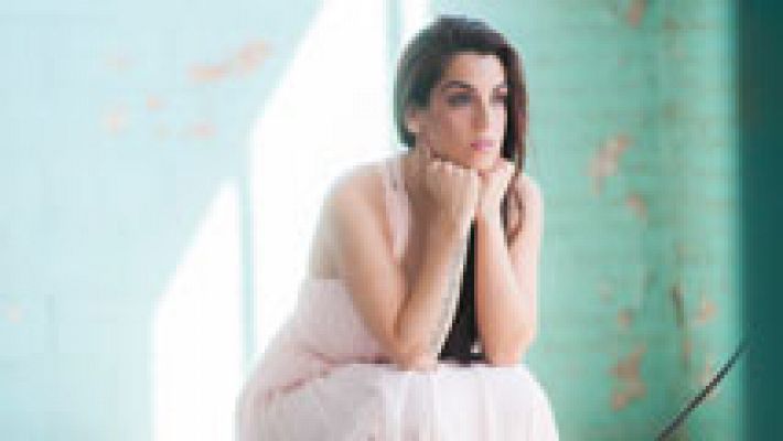 Ruth Lorenzo: "Dancing in the Rain"