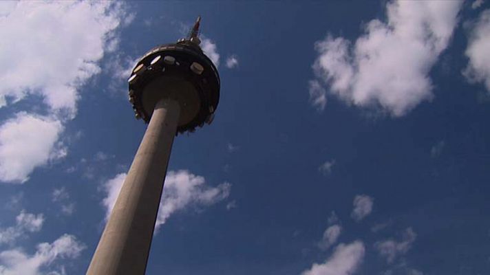 El Pirulí, 32 años rascando el cielo de Madrid