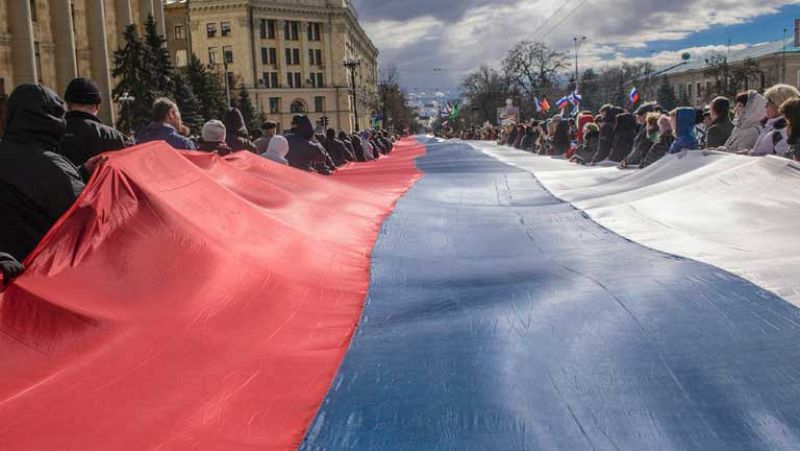 Vladimir Putin se compromete a respetar el resultado del referéndum e insiste en su legalidad