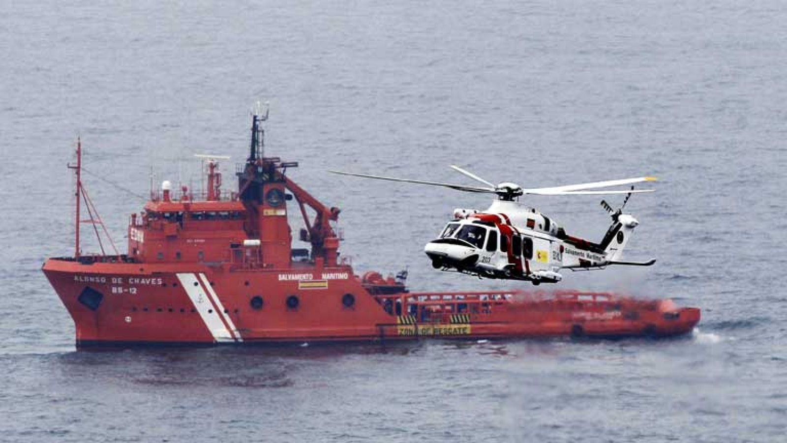 Los buzos abren un boquete como nueva vía para acceder a los camarotes del Santa Ana