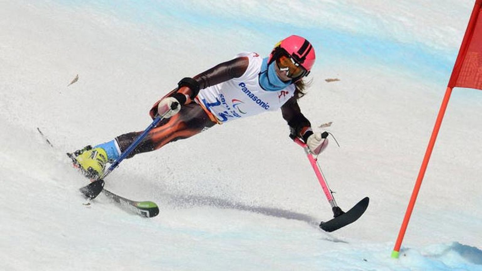 La esquiadora española Úrsula Pueyo concluyó en la undécima posición su participación en el gigante de pie, última prueba en la que ha participado un deportista español en los Juegos Paralímpicos de invierno de Sochi, que concluyen este domingo.