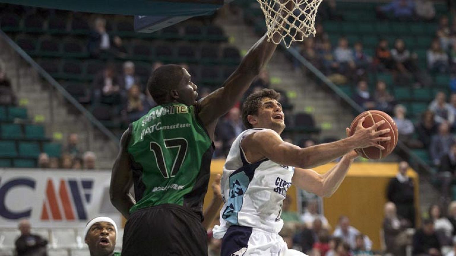 El Fiatc Joventut se ha llevado el triunfo (76-65) ante un Gipuzkoa Basket que a pesar de dominar en el marcador durante muchos minutos se hundió en el último cuarto, debido a la gran defensa de Kirksay sobre Robinson y al acierto de Devoe Joseph en ataque.
