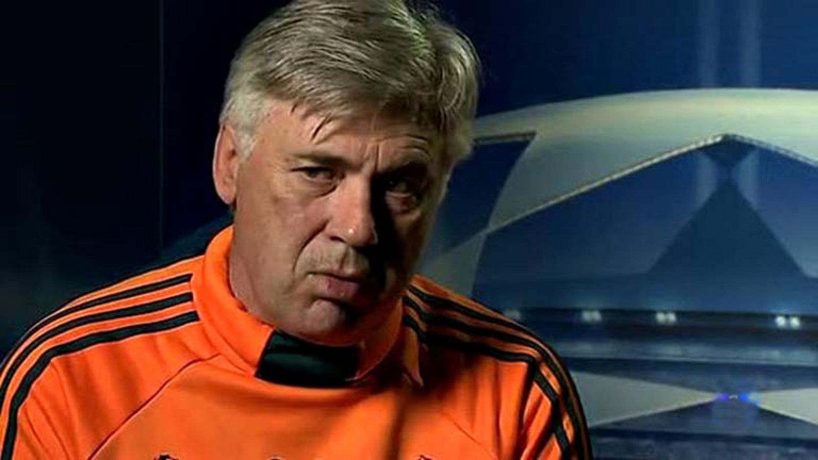 Carlo Ancelotti, técnico del Real Madrid, destacó en el inicio de la semana del clásico del fútbol español la reacción de su rival, el Barcelona, que se levantó de la derrota en Valladolid endosando siete tantos a Osasuna, y auguró un duelo "muy equ
