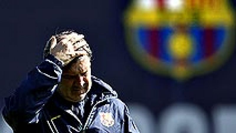 El vicepresidente del área de media y comunicación del FC  Barcelona, Manel Arroyo, ha desmentido este lunes que el entrenador  azulgrana, Gerardo Martino, les haya informado de que deja el club a  final de temporada, tal y como apuntaban algunos med