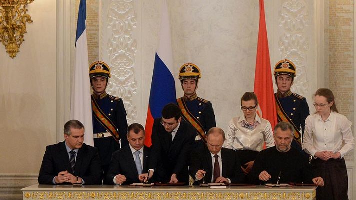 Putin firma la anexión de Crimea a Rusia