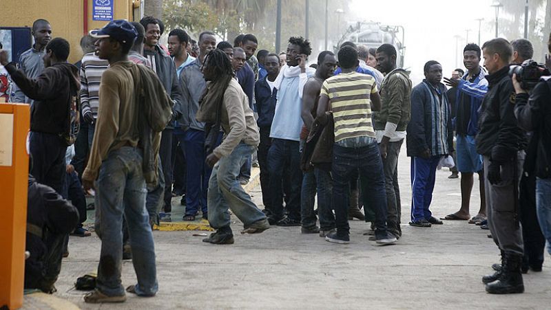 Unos 500 inmigrantes acceden a Melilla saltando la valla en la mayor entrada registrada