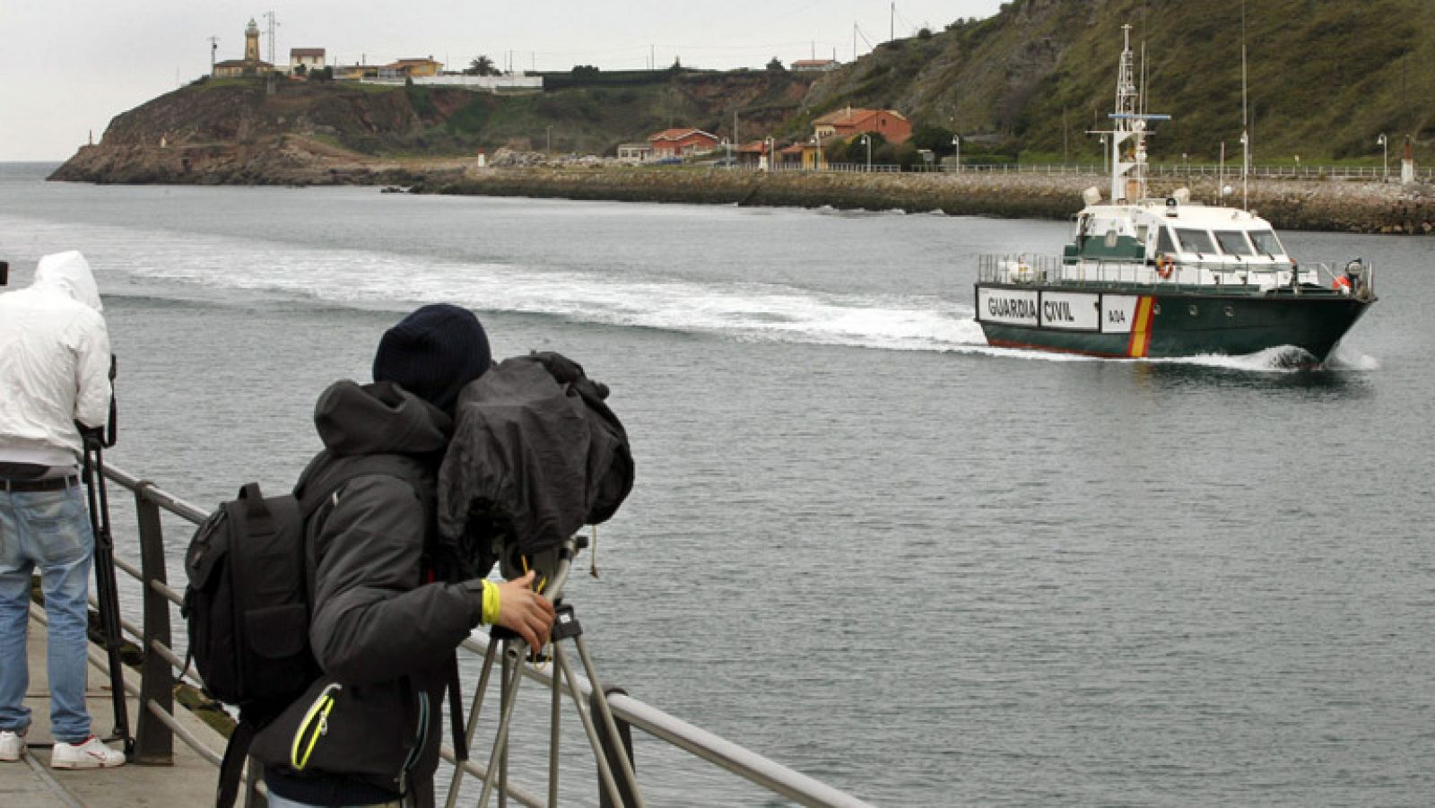 Los buzos descartan que los dos marineros desaparecidos estén en el barco Santa Ana