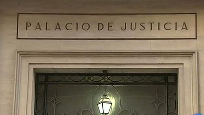 Telediario 1 - Un maltratador vivirá con su mujer