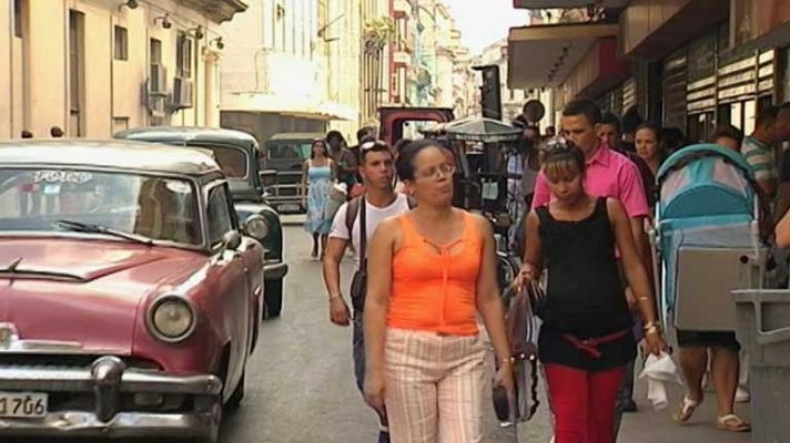 Telediario 1 - Los cubanos no quitan ojo a la crisis en Venezuela