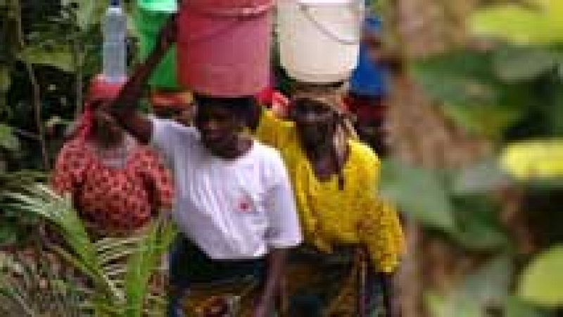 El agua potable llega a las vidas de las mujeres de Muyange