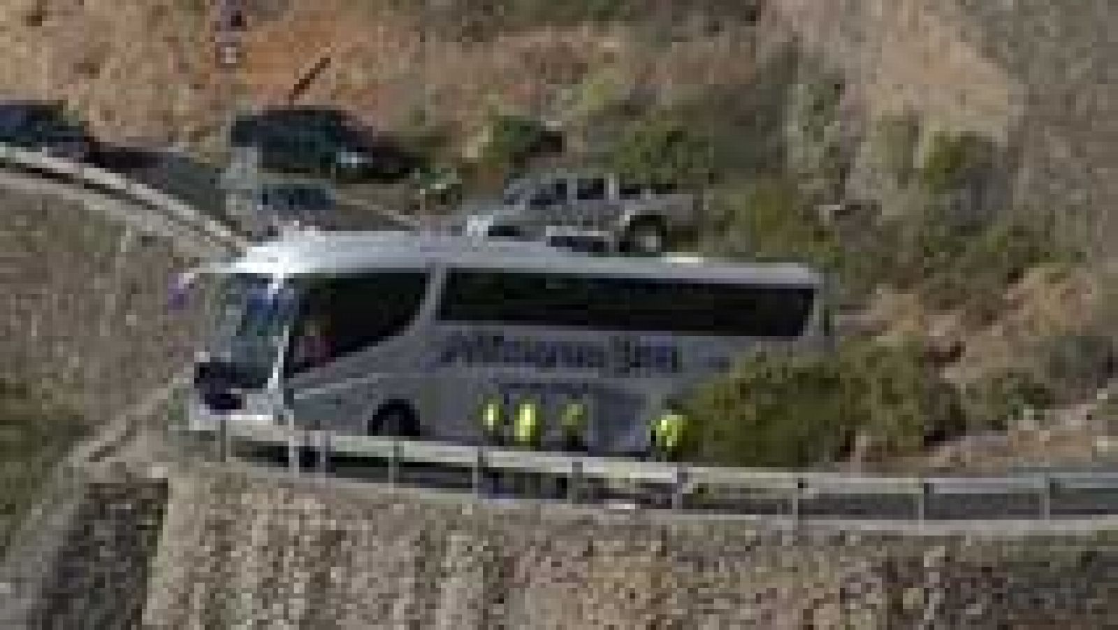 Telediario 1: Muere un turista italiano en un accidente de autobús  | RTVE Play