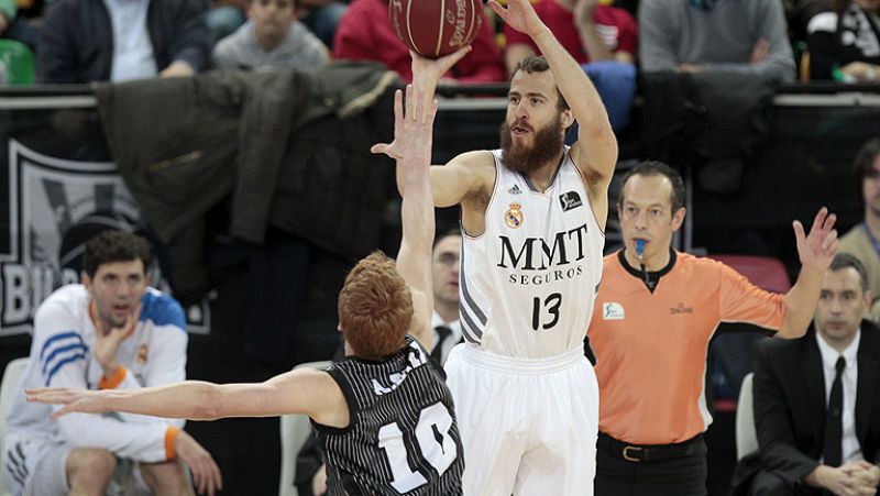 El Real Madrid sumó su 24ª victoria en la Liga Endesa al imponerse al Bilbao Basket en Miribilla.