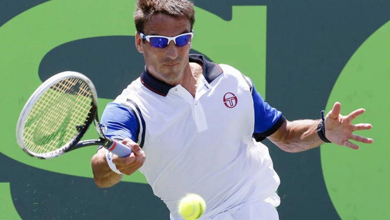 Ferrer y Robredo, adelante en Miami; Feliciano, eliminado 