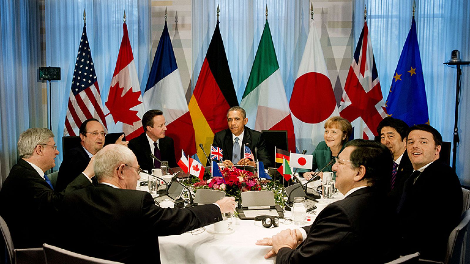  Los jefes de Estado y de Gobierno del G7 también han decidido no participar más con Rusia en reuniones del formato G8 hasta que Moscú "cambie su rumbo" y el clima vuelva a ser el adecuado. Además, ha decidido celebrar una cumbre en Bruselas en junio próximo en lugar de la que se iba a celebrar en Rusia.
