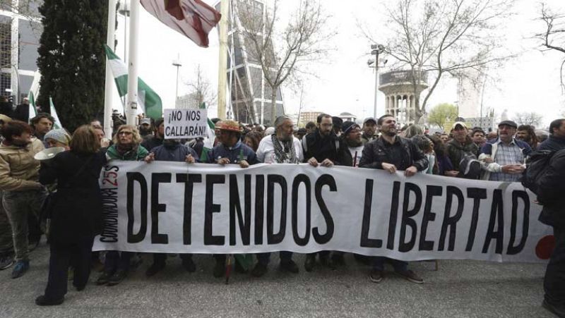 Cristina Cifuentes asegura que los violentos se ensañaron con los policías el 22M 