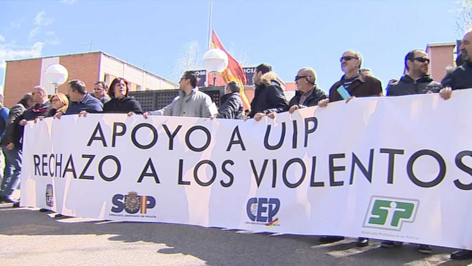 Unos 600 antidisturbios piden depurar responsabilidades por incidentes el 22M - Informativo 24h | Ver