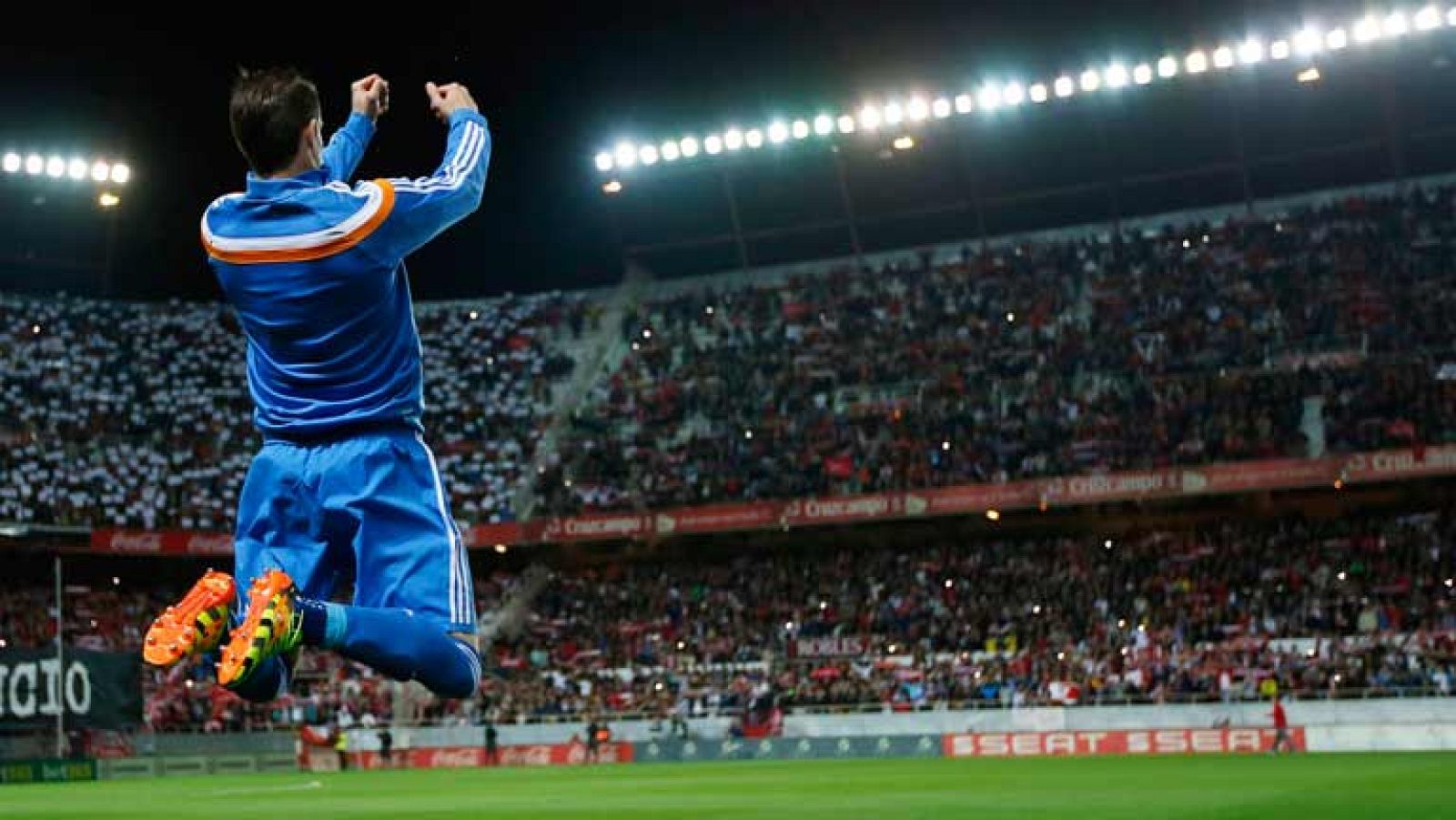 El Real Madrid cayó ante el mejor equipo de la Liga en el último mes, el Sevilla, que encadena su sexta victoria consecutiva. Nuestros compañeros de Sevilla captaron a la pefección cómo el gol decisivo, el 2-1, llegó tras esta concatenación de circun