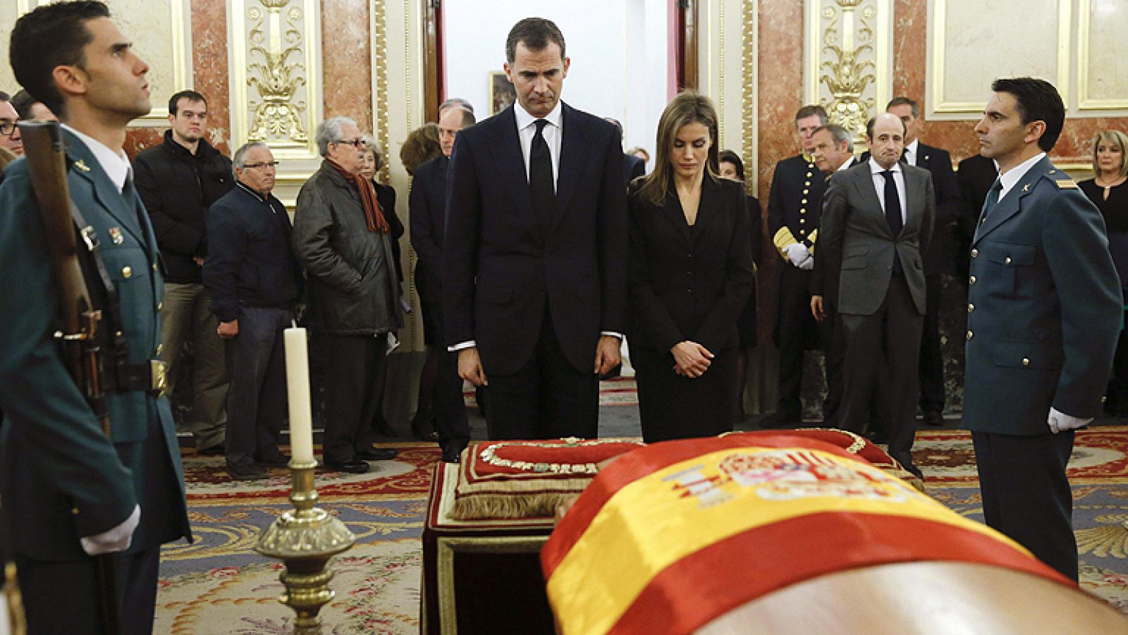 Telediario 1: Las fotos del adiós a Suárez | RTVE Play