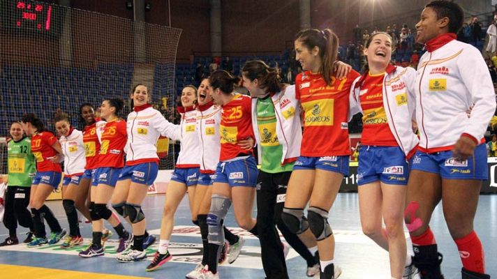 Telediario 1 - Las 'guerreras' de balonmano logran el pase al Europeo 2014