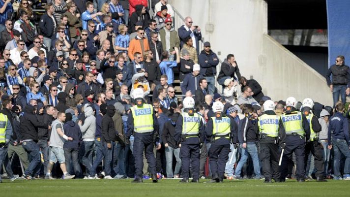 Telediario 1 - Muere un hincha sueco tras una pelea entre aficionados