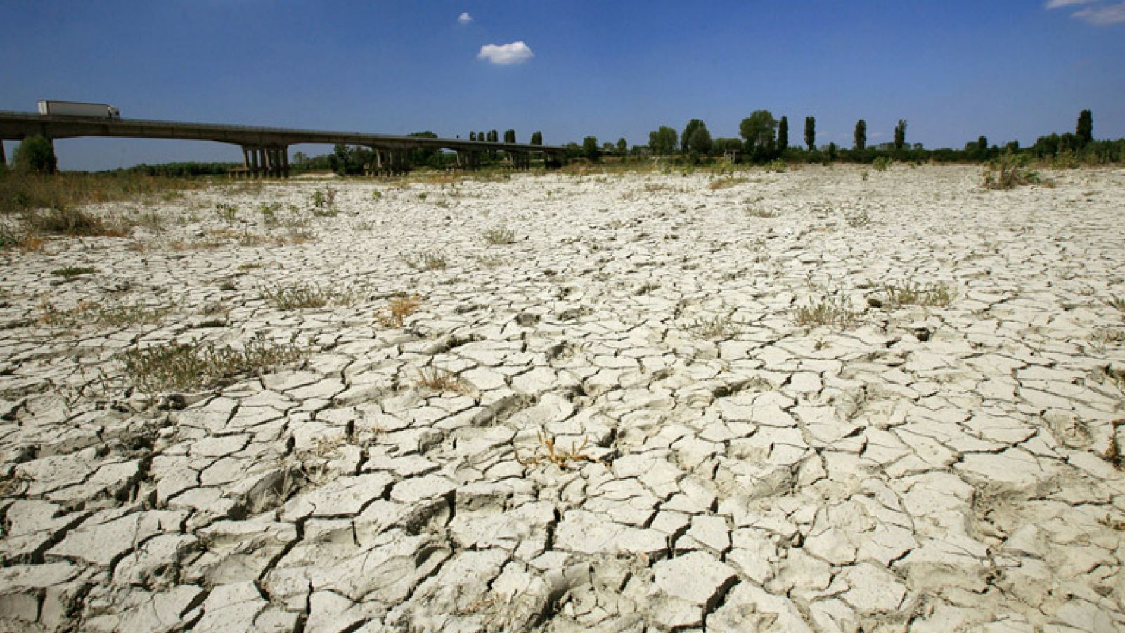 Telediario 1: La ONU alerta de que el cambio climático traerá más sequías, inundaciones e incendios en Europa | RTVE Play