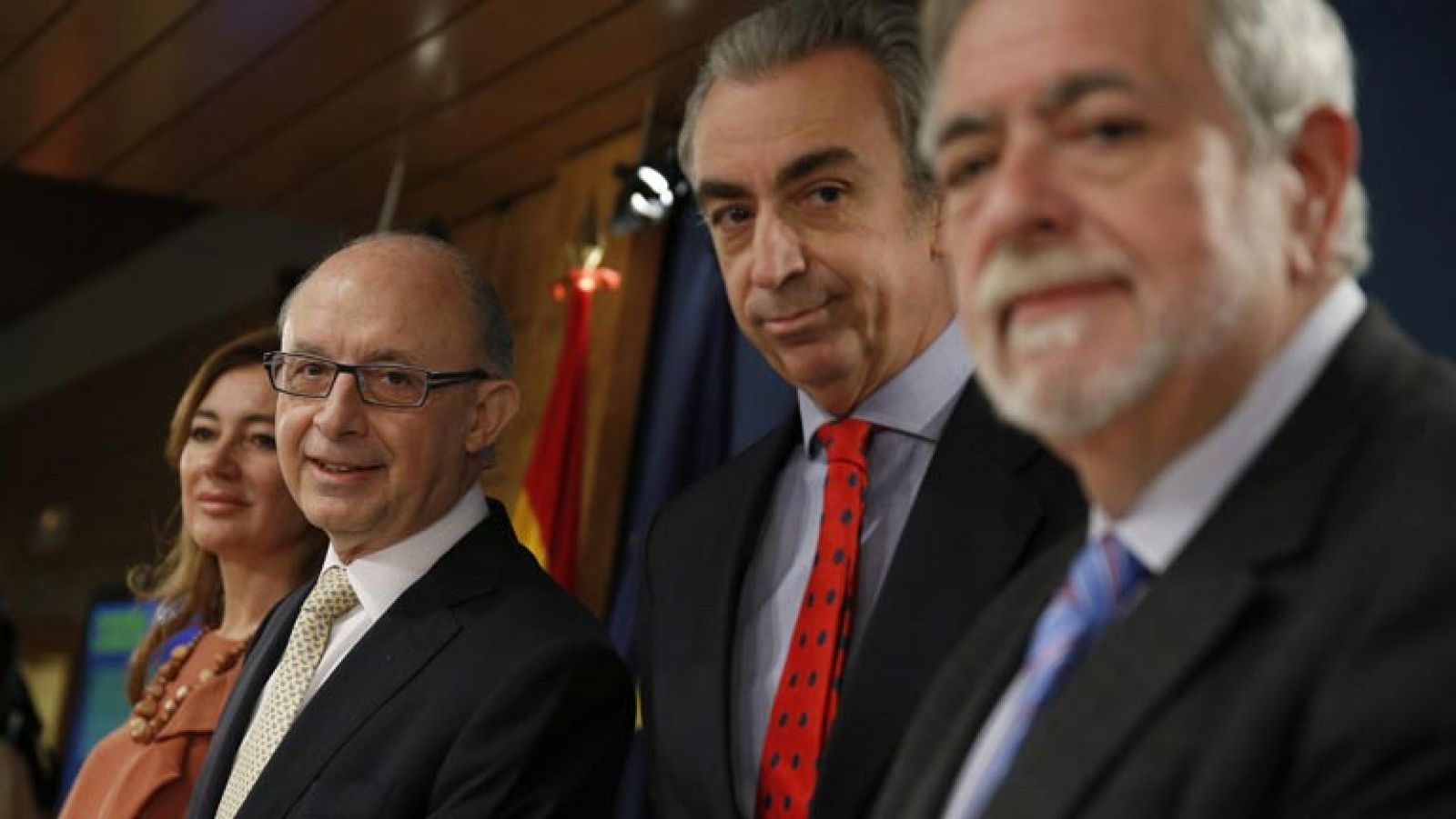Informativo 24h: Montoro: "Si no tuviéramos deuda pública, España habría terminado 2013 con superávit primario" | RTVE Play
