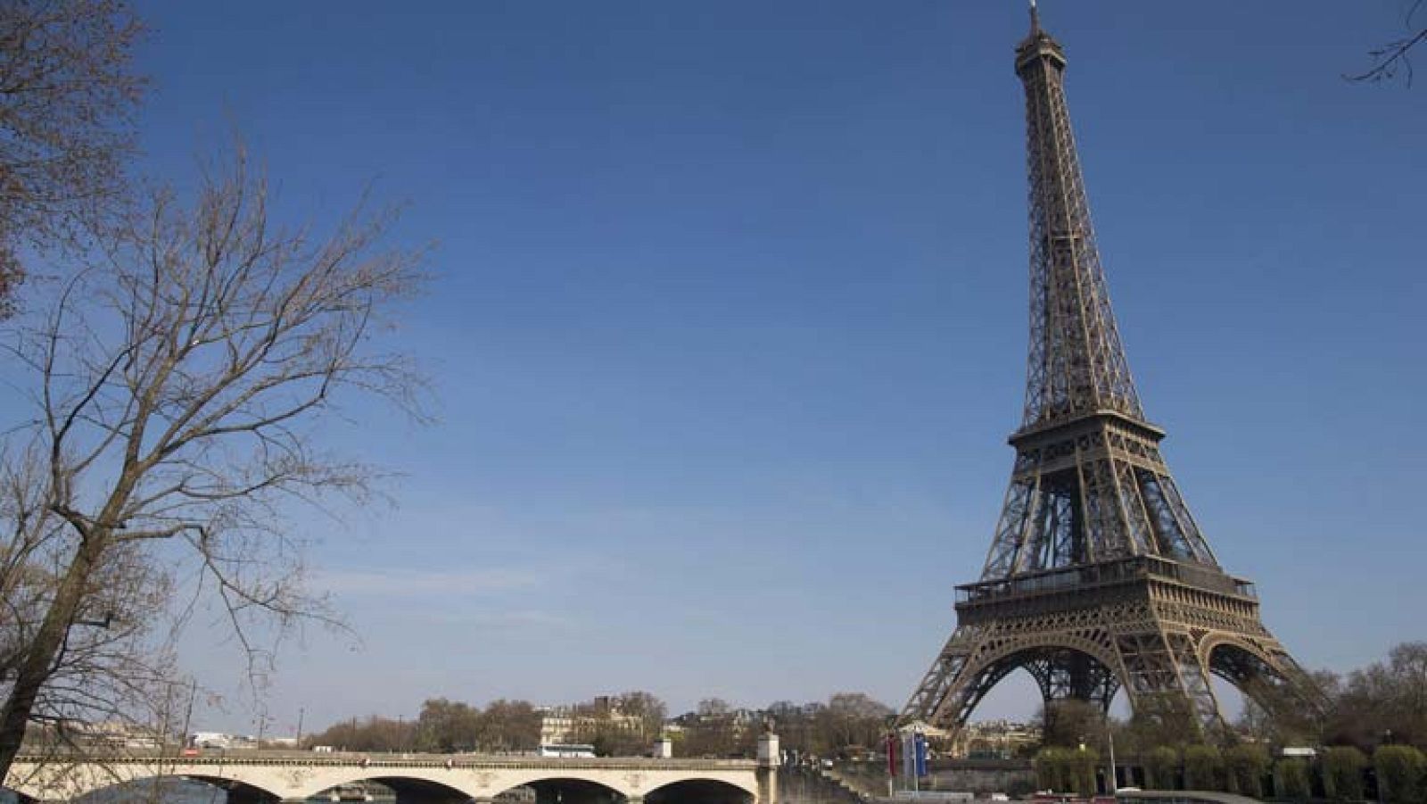 125 anivesario de la Torre Eiffel, un prodigio arquitectónio con toda una carrera en la gran pantalla