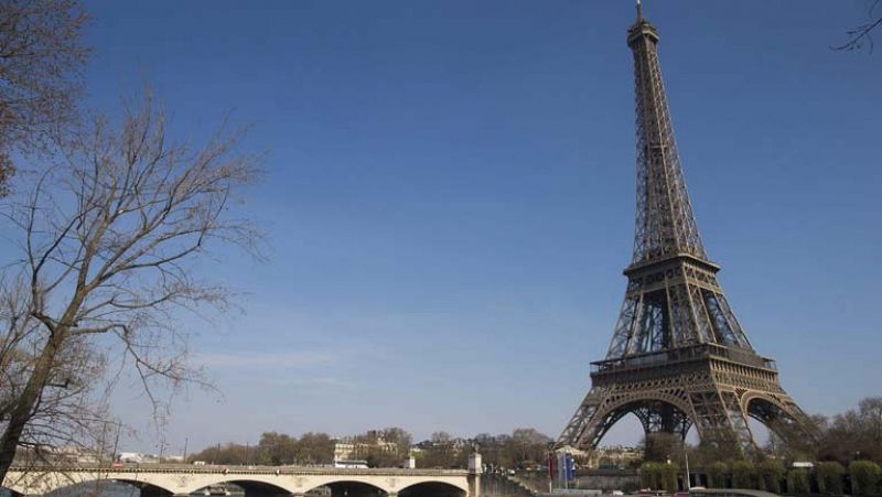 125 anivesario de la Torre Eiffel, un prodigio arquitectónio con toda una carrera en la gran pantalla  