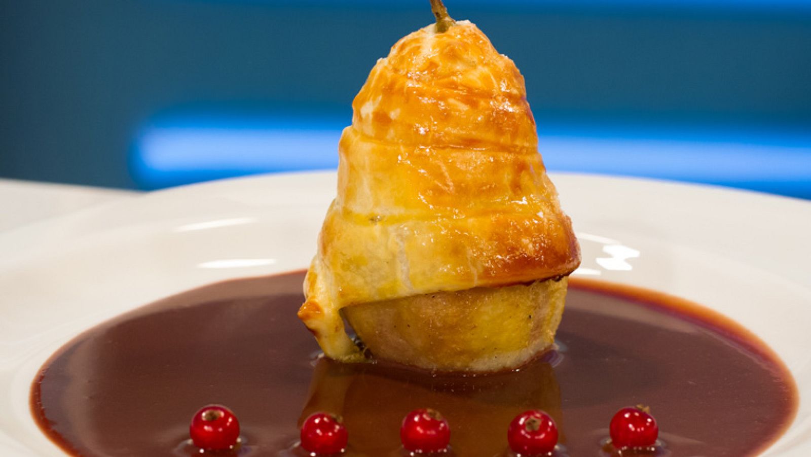 Peras hojaldradas con salsa chocolate