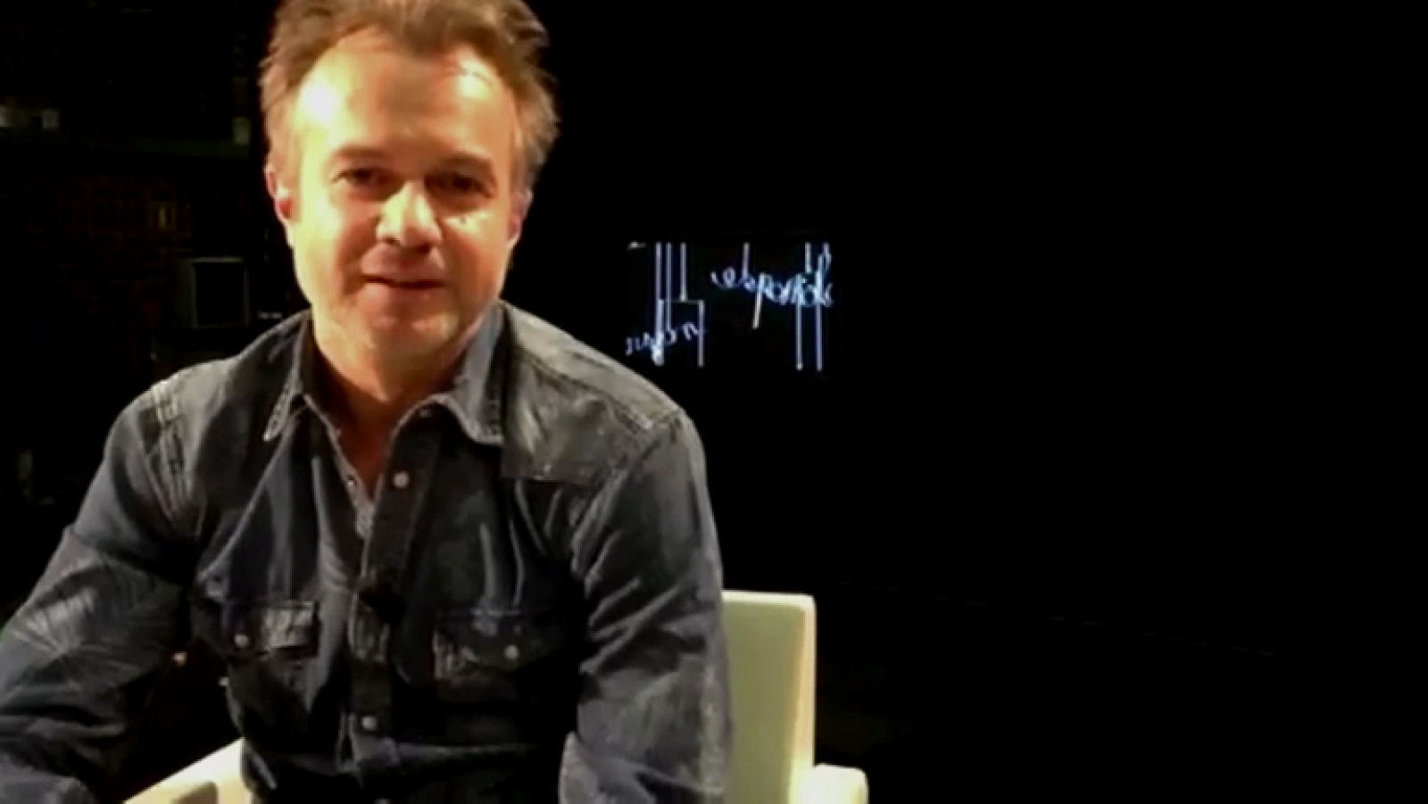 Tristán Ulloa saluda a los espectadores de #VersionAfter