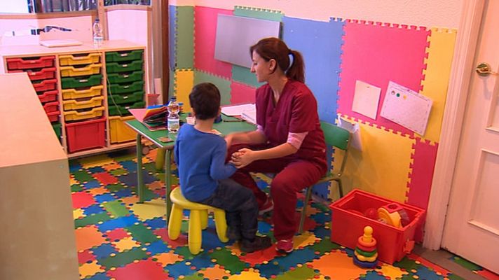  - Los expertos señalan que con terapia adecuada el 50% de los autistas aprende a integrarse