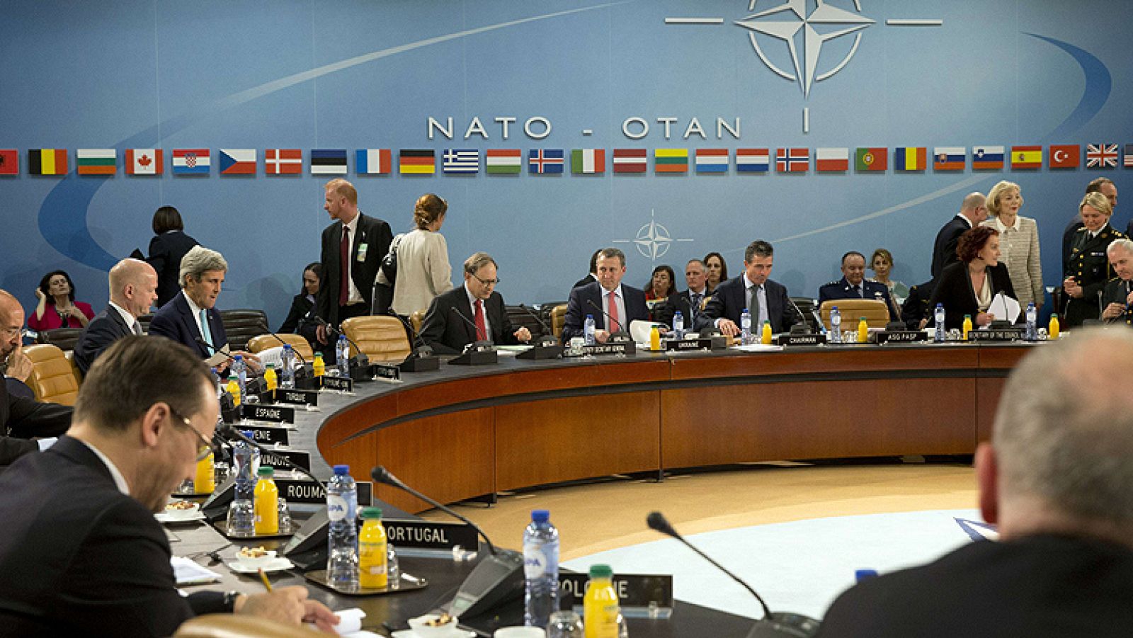Informativo 24h: La OTAN suspende toda la cooperación con Moscú y niega la retirada de tropas rusas de Ucrania | RTVE Play