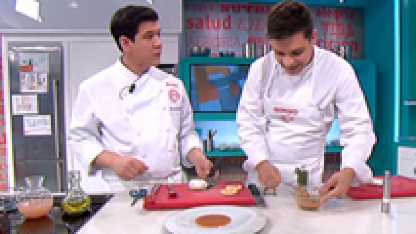 RTVE Cocina: Huevos escalfados en salsa de marisco | RTVE Play