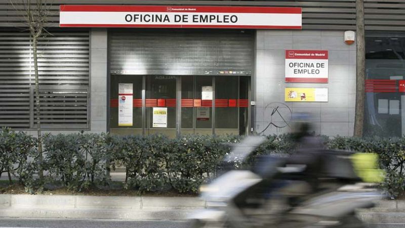 El número de parados registrados cayó en 16.620 personas en marzo