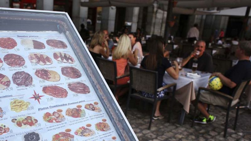 El paro baja en 21.000 personas en el sector servicios 