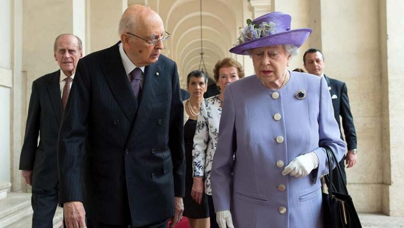 La reina Isabel II se reune con el papa Francisco en su viaje a Italia  
