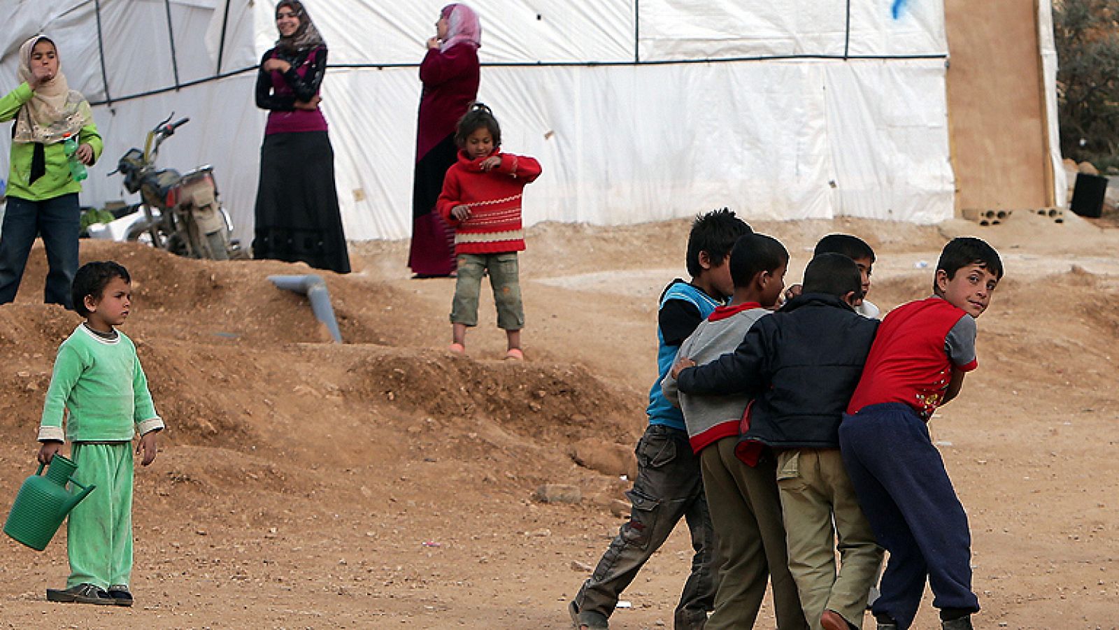 Telediario 1: Líbano se convierte en un abarrotado campo de refugiados con millón de sirios, según ACNUR | RTVE Play